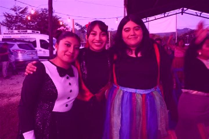Escorts Cuchumton, Mexico — Local Companions