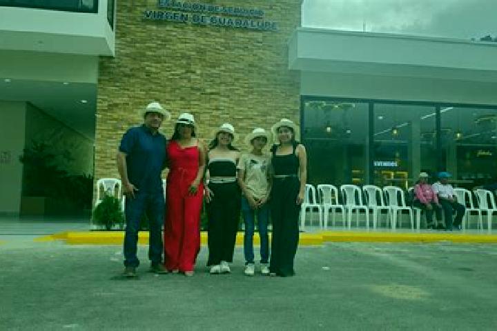 Escorts Cumbaratza, Ecuador — Local Companions