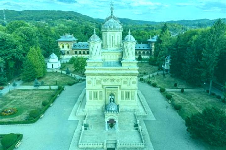 Escorts Curtea de Arges, Romania — Local Companions