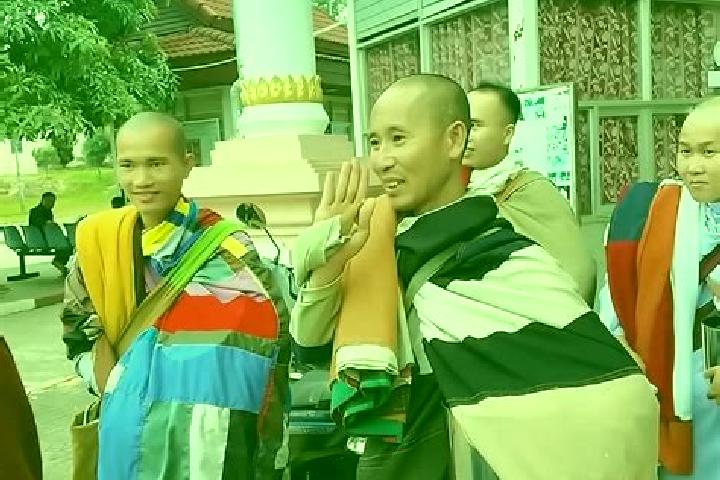 Escorts Dak Cheung, Laos — Local Companions