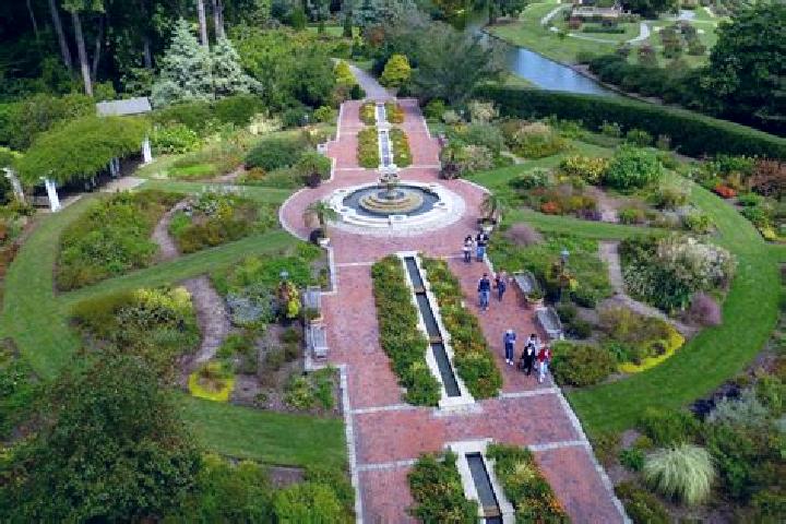 Escorts Dalton Gardens, United States — Local Companions