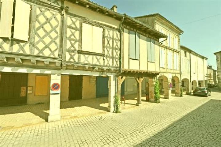 Escorts Damazan, France — Local Companions