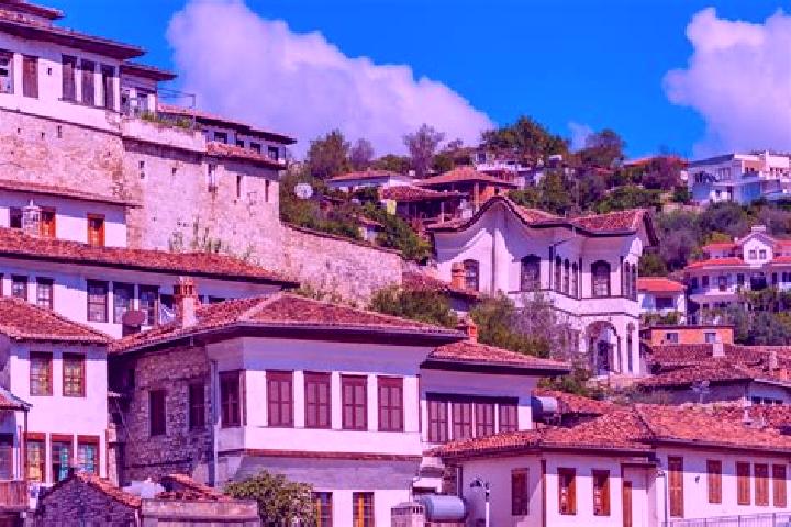 Escorts Dhiver, Albania — Local Companions