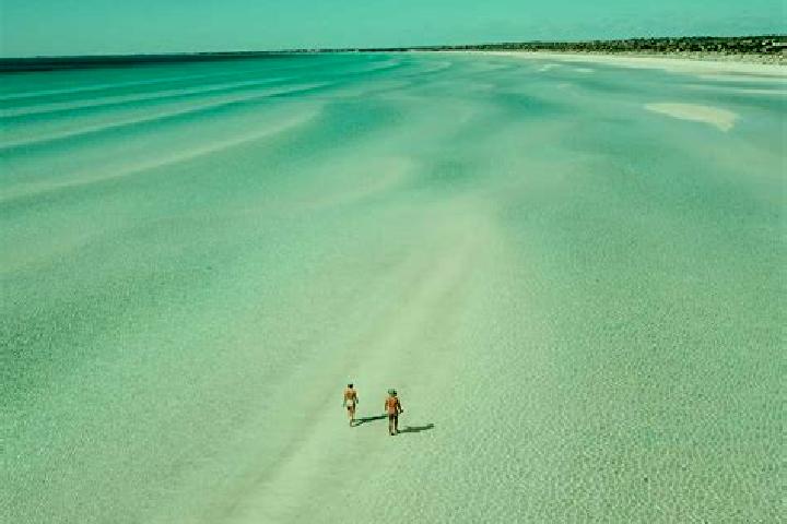 Escorts Diamond Beach, Australia — Local Companions