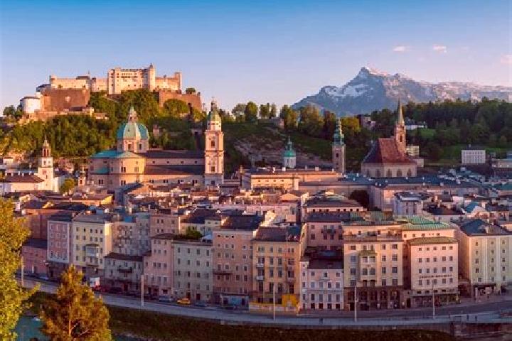 Escorts Doerfla, Austria — Local Companions
