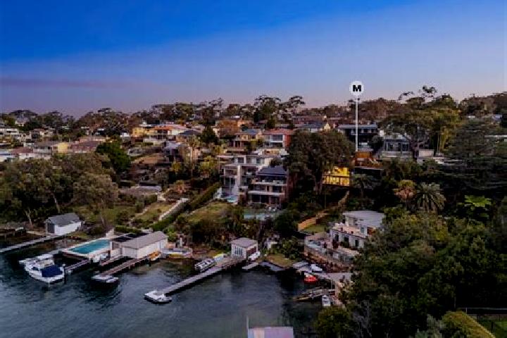 Escorts Dolans Bay, Australia — Local Companions