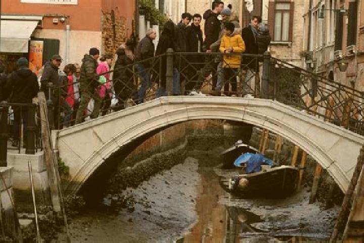 Escorts Dossobuono, Italy — Local Companions