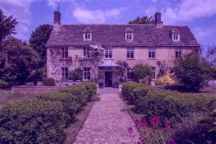 Escorts Down Ampney, United Kingdom — Local Companions