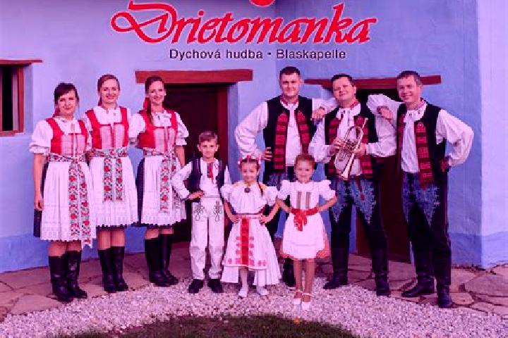 Escorts Drietoma, Slovakia — Local Companions