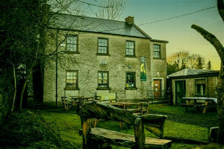 Escorts Edgeworthstown, Ireland — Local Companions