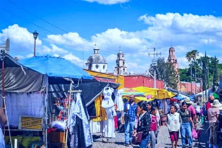 Escorts Ejido de Atotonilco, Mexico — Local Companions