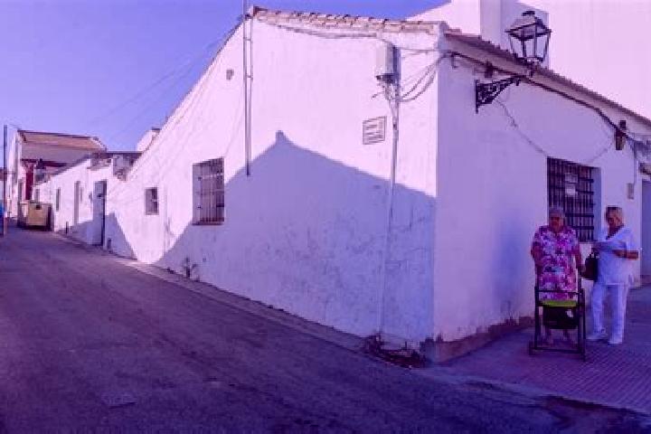 Escorts El Garrobo, Spain — Local Companions