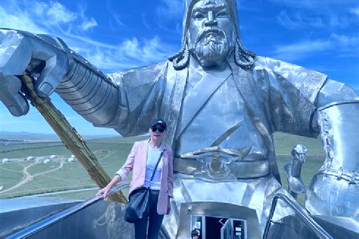 Escorts Erdenetsogt, Mongolia — Local Companions