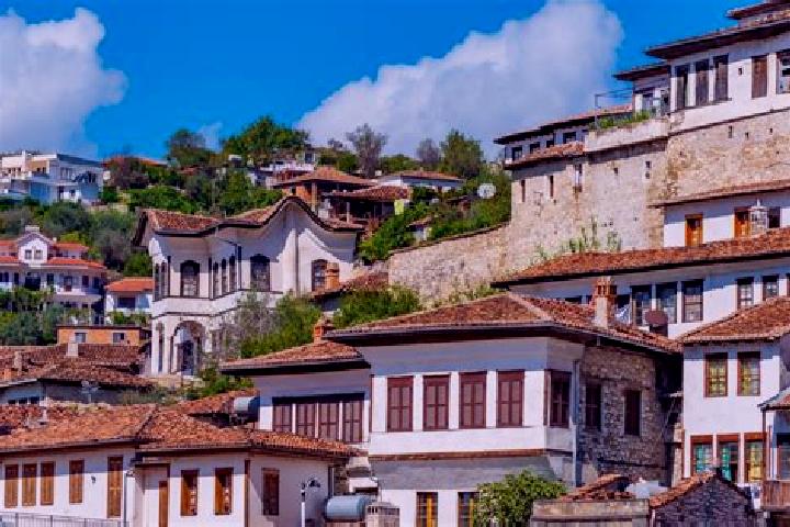 Escorts Erseke, Albania — Local Companions