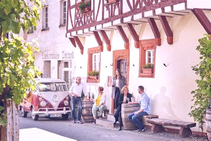 Escorts Eschweiler, Germany — Local Companions
