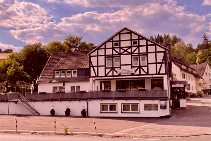 Escorts Eslohe, Germany — Local Companions