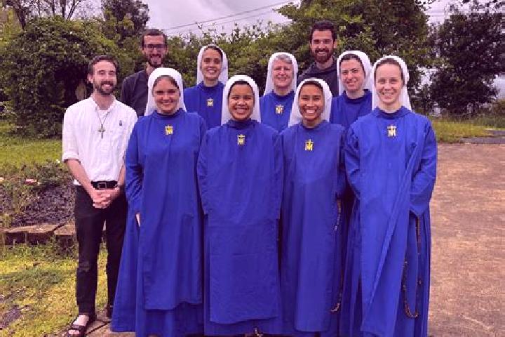 Escorts Esqueheries, France — Local Companions