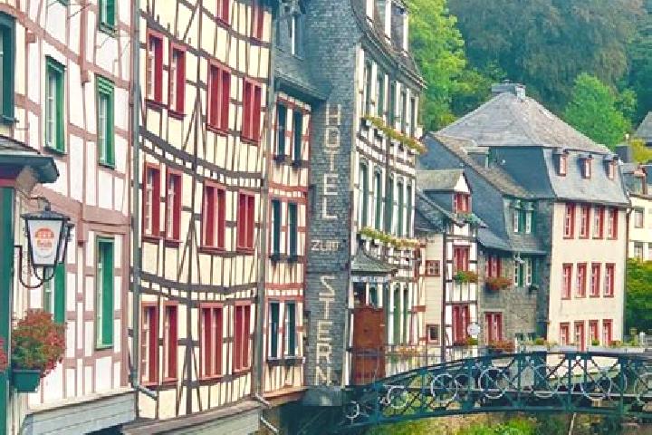 Escorts Esterwegen, Germany — Local Companions