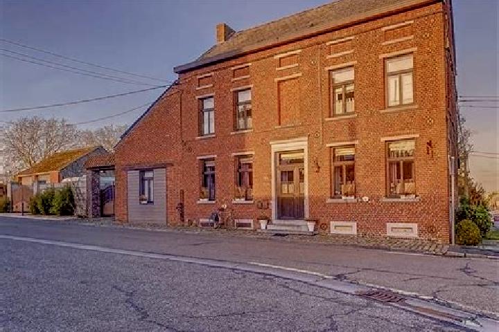 Escorts Estinnes-au-Mont, Belgium — Local Companions