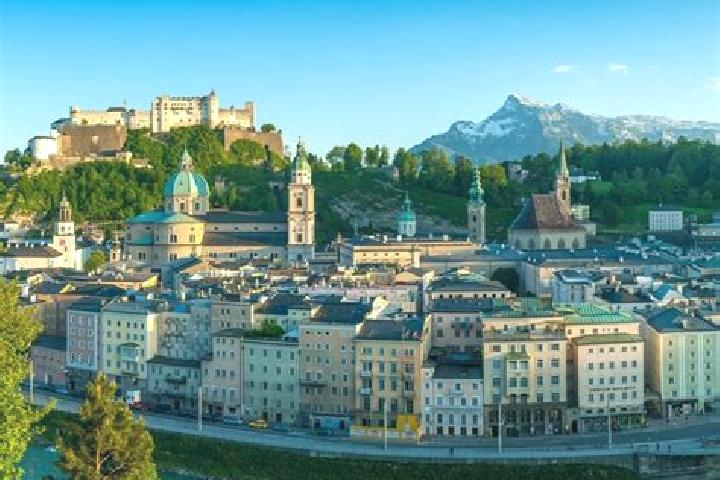 Escorts Etzersdorf, Austria — Local Companions