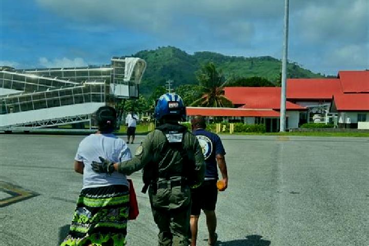 Escorts Faraulep, Micronesia — Local Companions