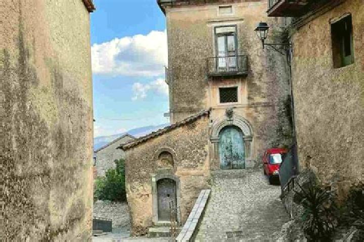 Escorts Felitto, Italy — Local Companions