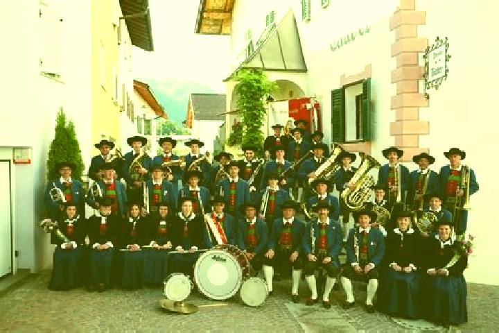 Escorts Fendels, Austria — Local Companions