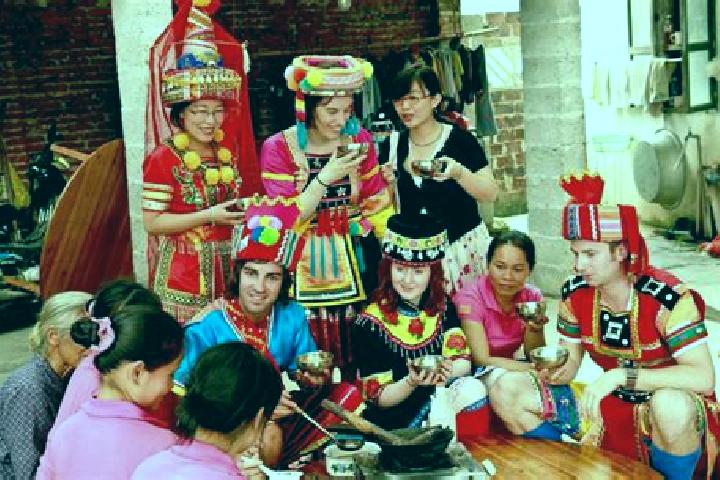 Escorts Fengyan, China — Local Companions