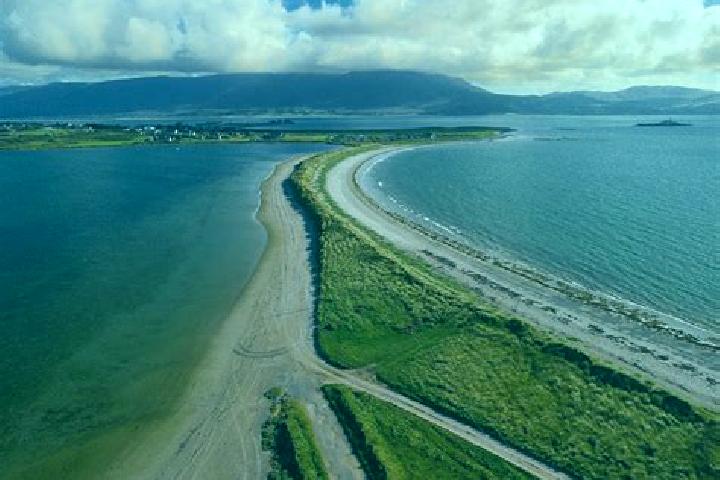 Escorts Fenit, Ireland — Local Companions