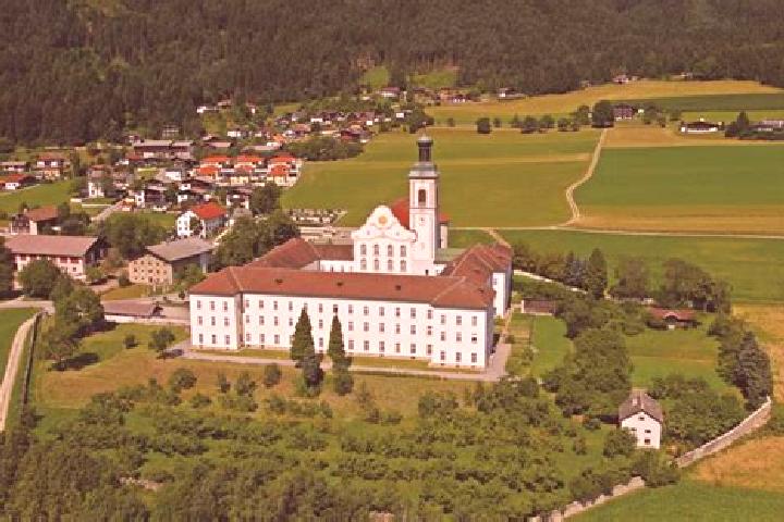 Escorts Fiecht, Austria — Local Companions