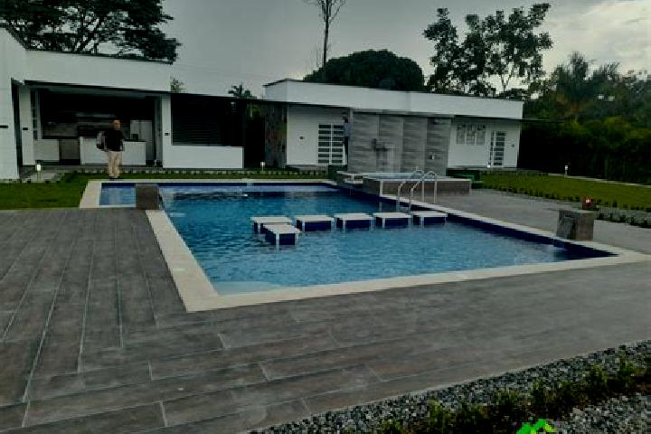 Escorts Finca Corredor, Panama — Local Companions