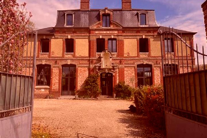 Escorts Fleury-sur-Andelle, France — Local Companions