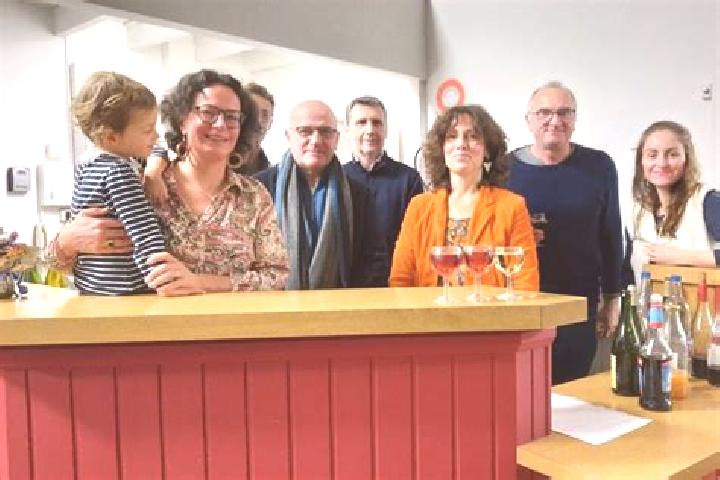 Escorts Fontaine-Simon, France — Local Companions