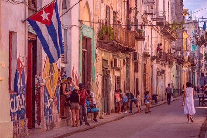 Escorts Fontanar, Cuba — Local Companions