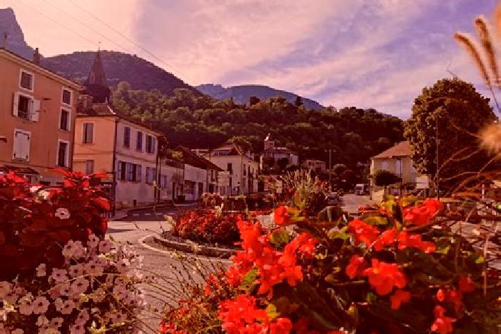 Escorts Fontanil-Cornillon, France — Local Companions
