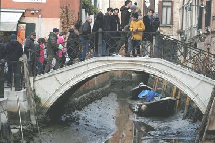 Escorts Frascaro, Italy — Local Companions