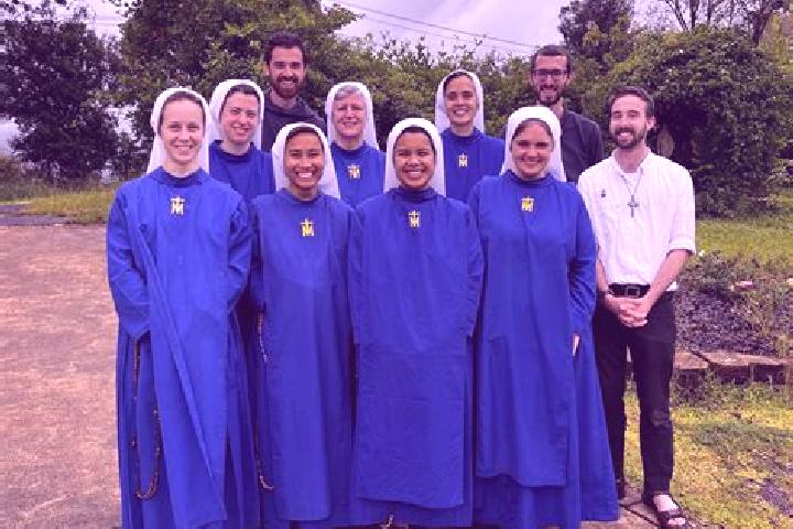Escorts Fronsac, France — Local Companions