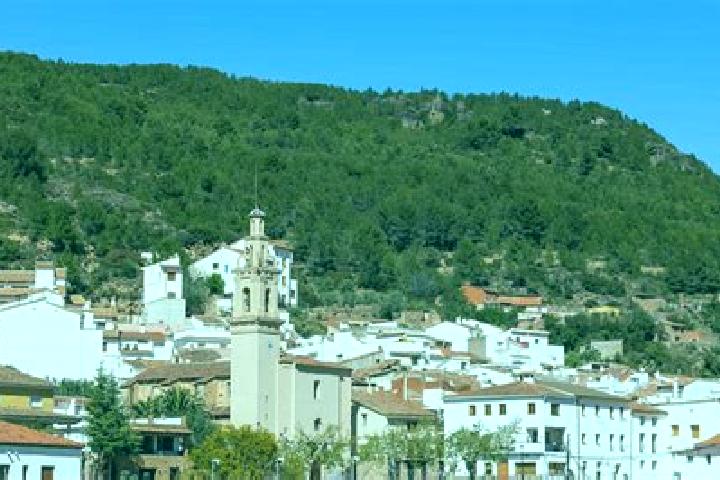 Escorts Fuentes de Ayodar, Spain — Local Companions
