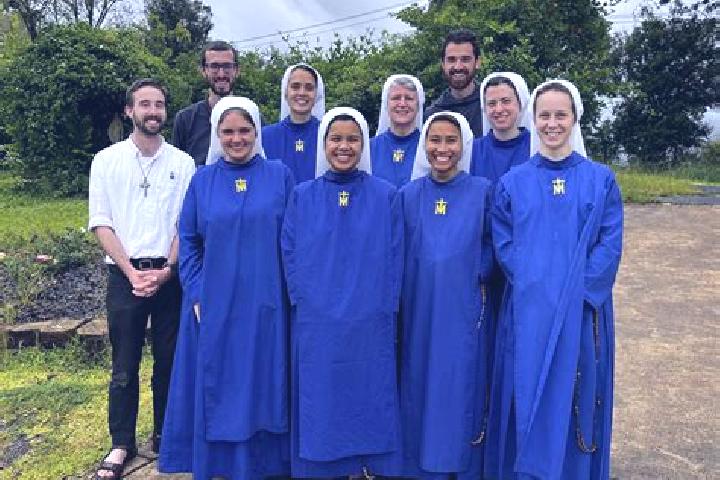 Escorts Genicourt, France — Local Companions