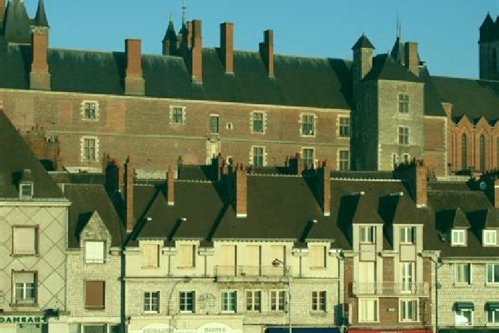 Escorts Gien, France — Local Companions