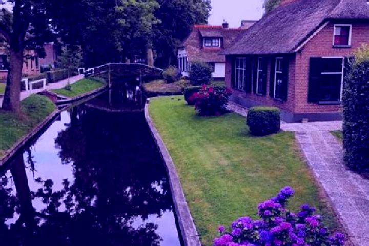 Escorts Giethoorn, Netherlands — Local Companions