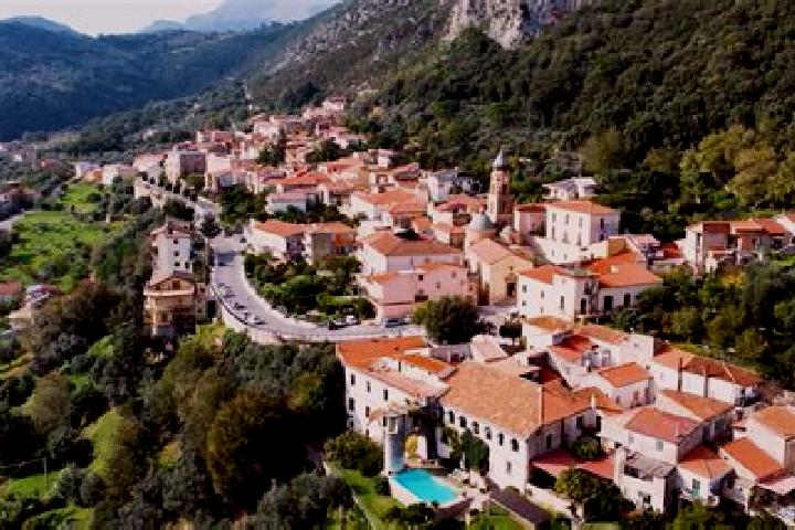 Escorts Giungano, Italy — Local Companions
