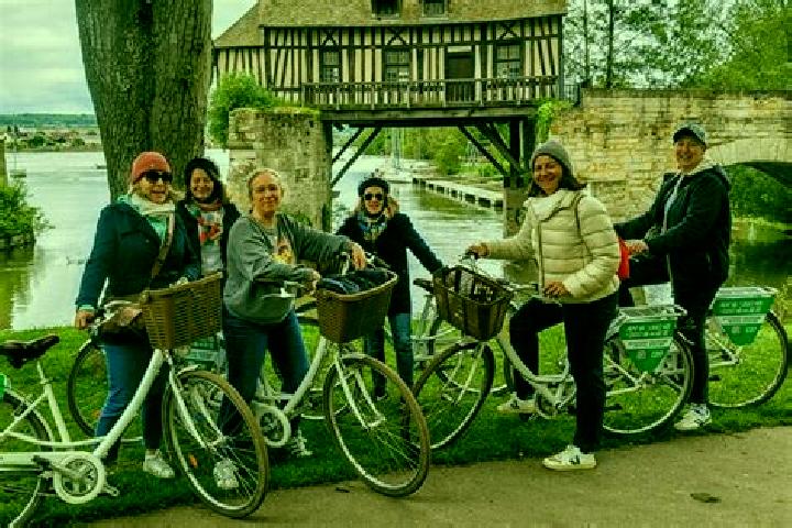 Escorts Giverny, France — Local Companions