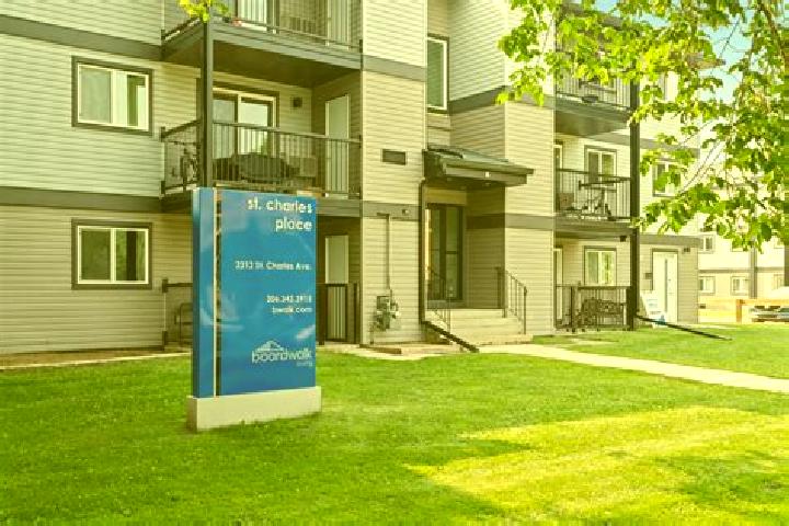 Escorts Gladmer Park, Canada — Local Companions