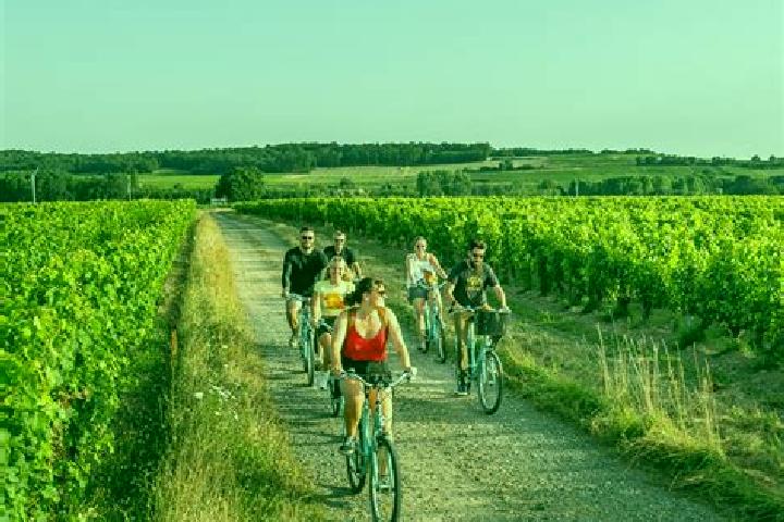 Escorts Glisolles, France — Local Companions