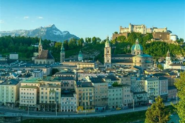 Escorts Gnadendorf, Austria — Local Companions