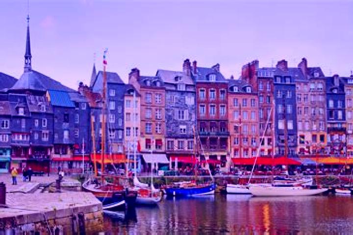 Escorts Gonneville-sur-Honfleur, France — Local Companions