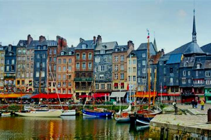 Escorts Gonneville-sur-Mer, France — Local Companions