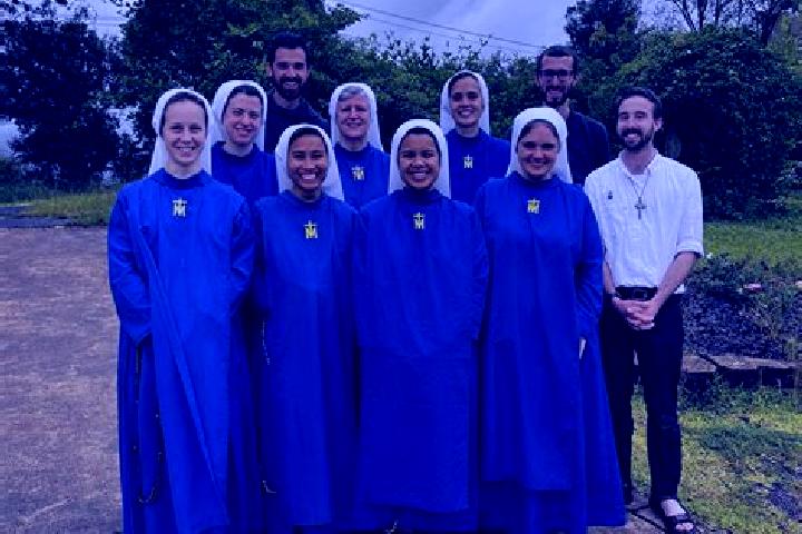 Escorts Grambois, France — Local Companions