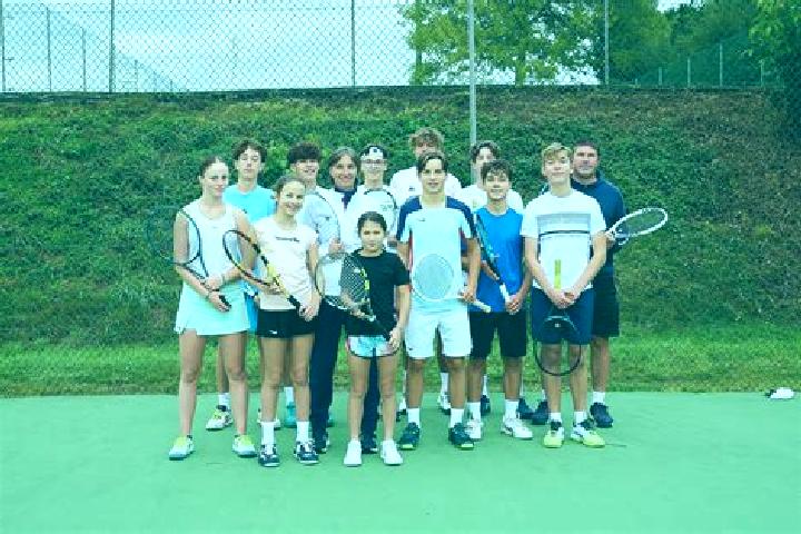 Escorts Gratentour, France — Local Companions
